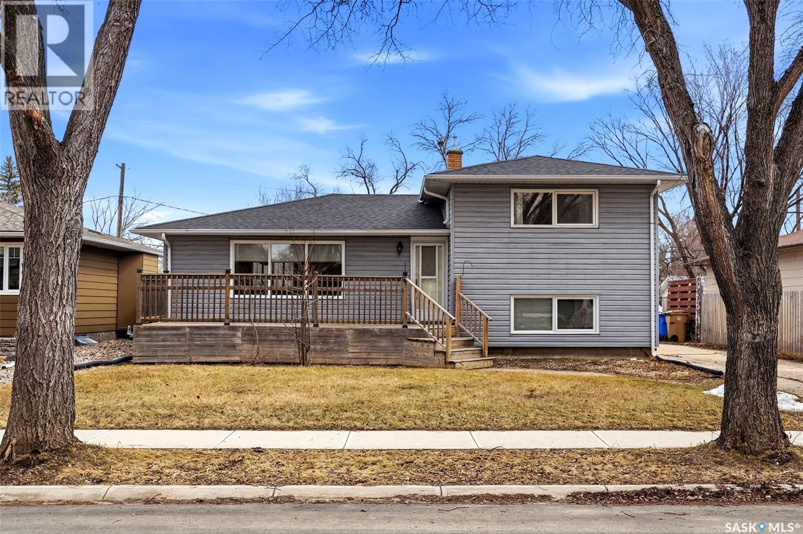 25 Knowles Crescent, Regina, SK - Outdoor With Deck Patio Veranda