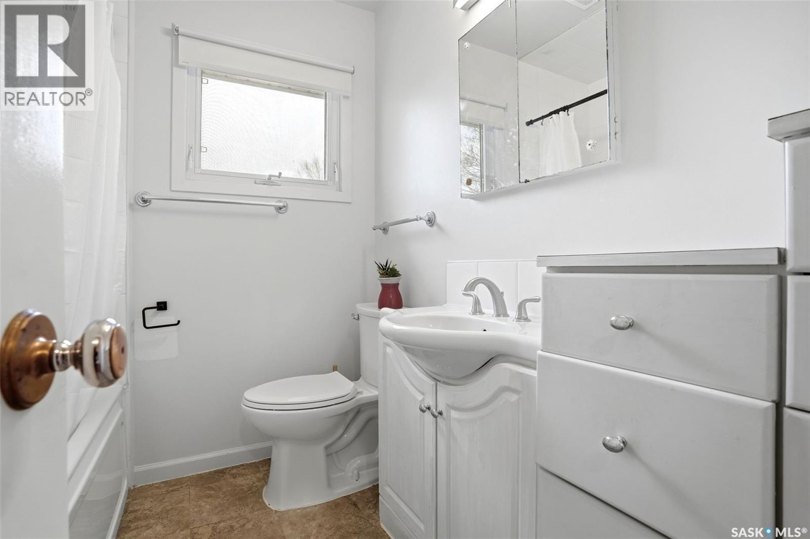 25 Knowles Crescent, Regina, SK - Indoor Photo Showing Bathroom