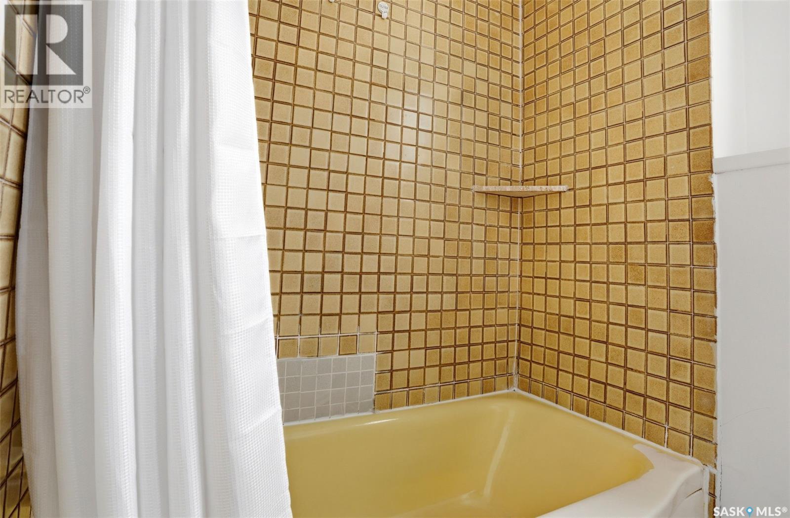 25 Knowles Crescent, Regina, SK - Indoor Photo Showing Bathroom