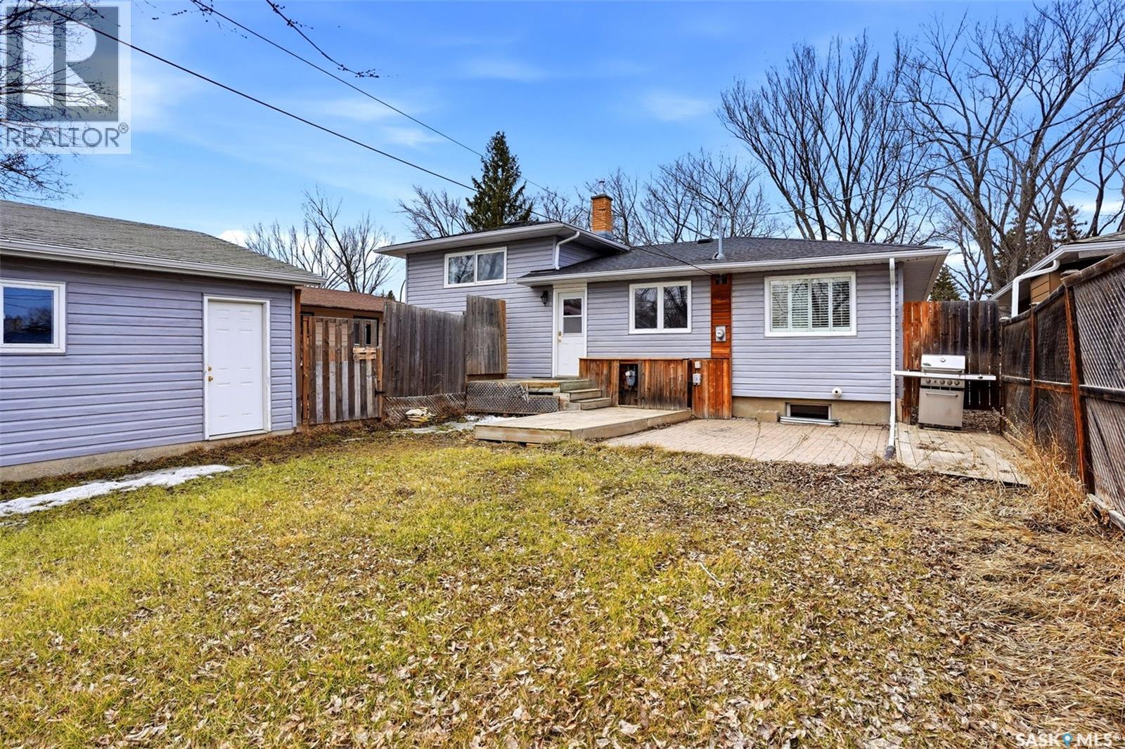 25 Knowles Crescent, Regina, SK - Outdoor With Deck Patio Veranda