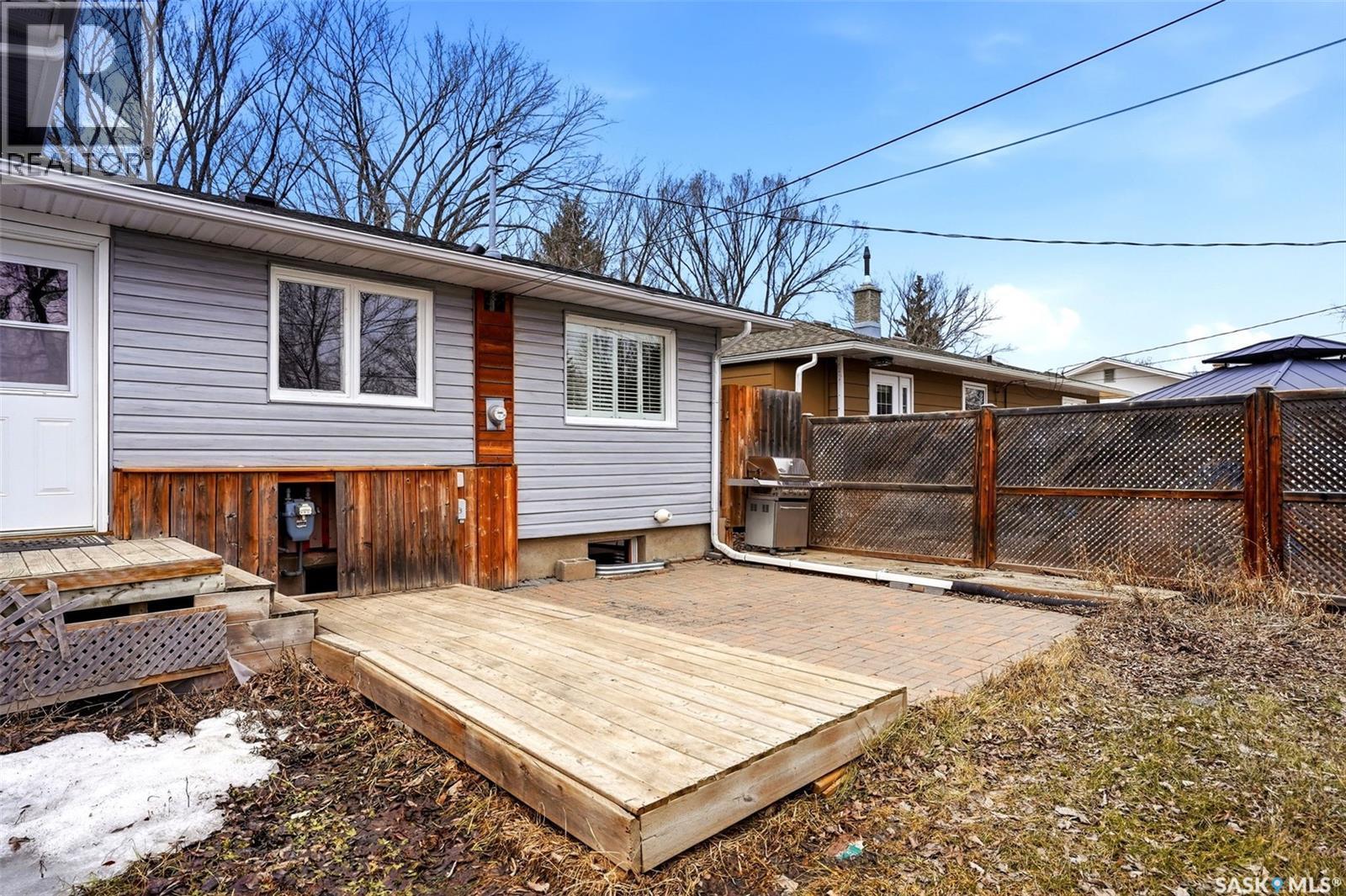 25 Knowles Crescent, Regina, SK - Outdoor With Deck Patio Veranda With Exterior