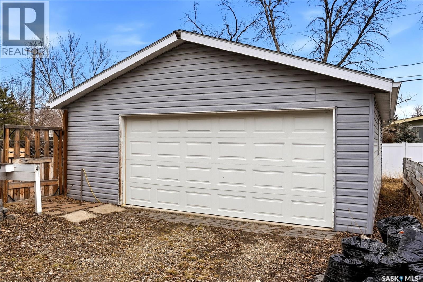 25 Knowles Crescent, Regina, SK - Outdoor