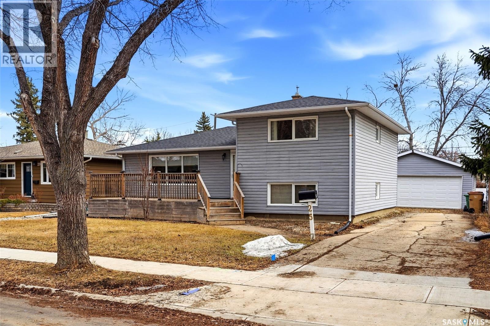 25 Knowles Crescent, Regina, SK - Outdoor