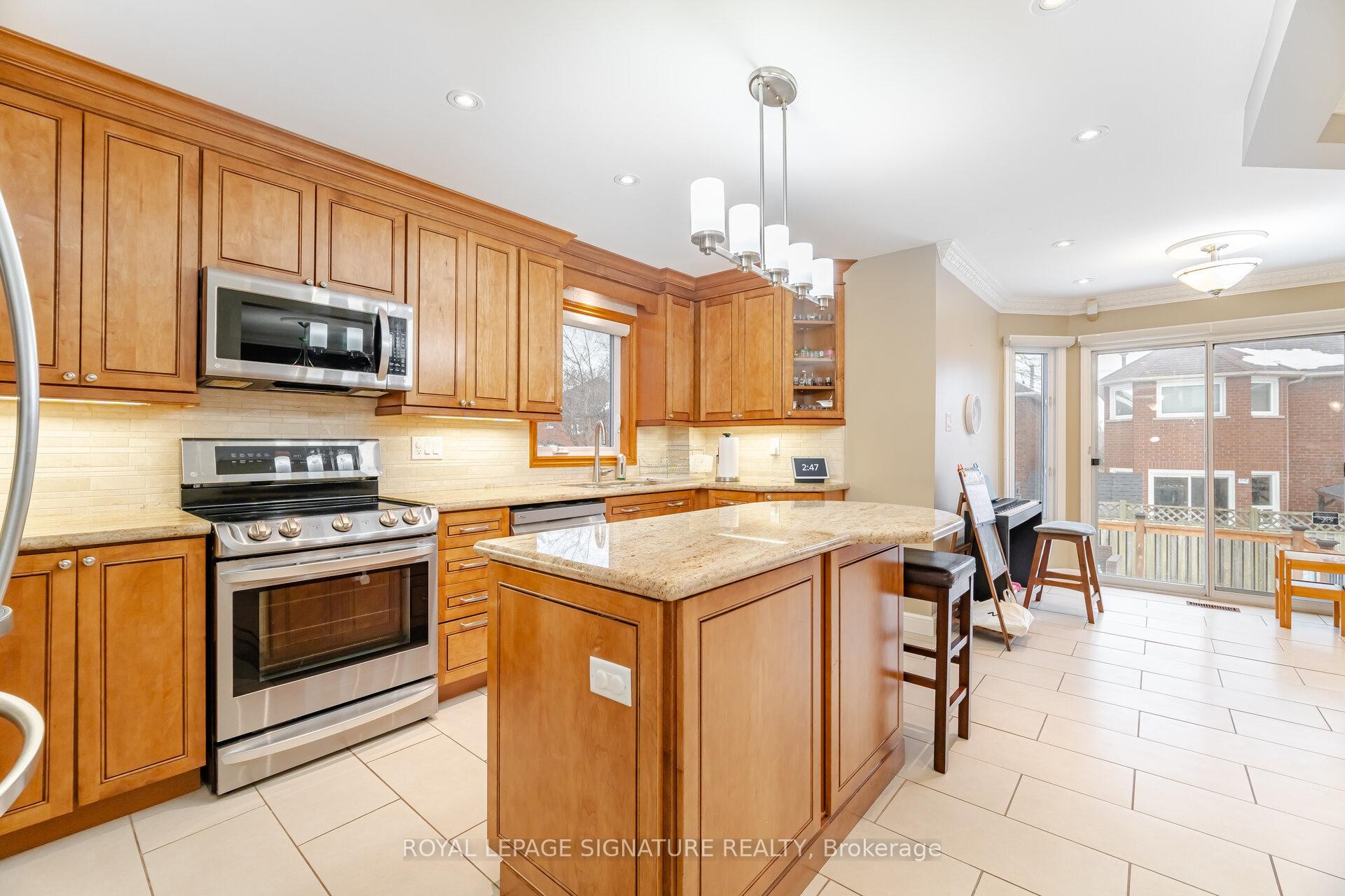 4426 Weeping Willow Drive, Mississauga, ON - Indoor Photo Showing Kitchen