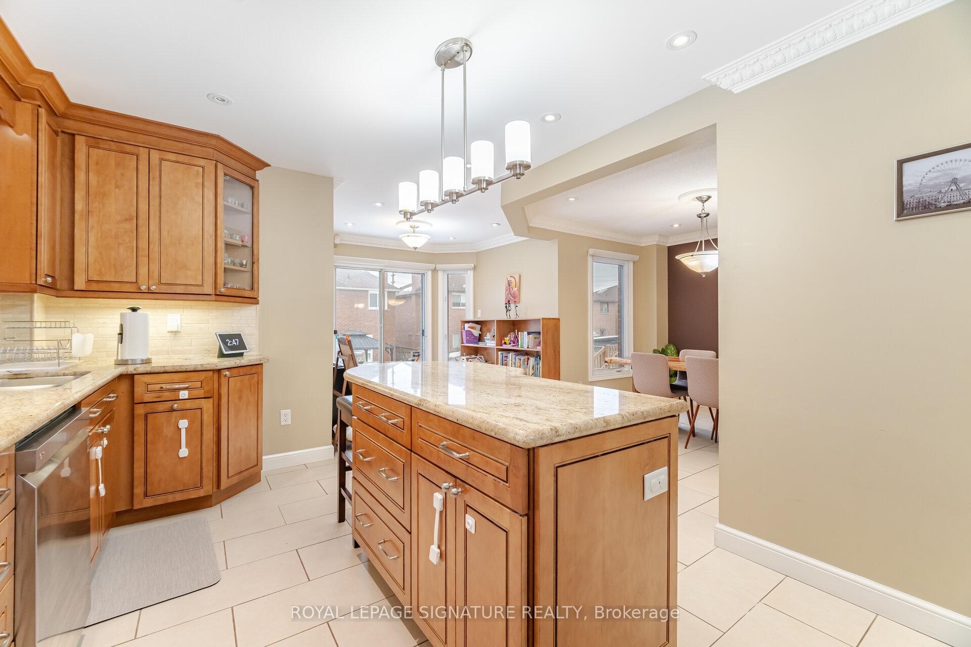 4426 Weeping Willow Drive, Mississauga, ON - Indoor Photo Showing Kitchen