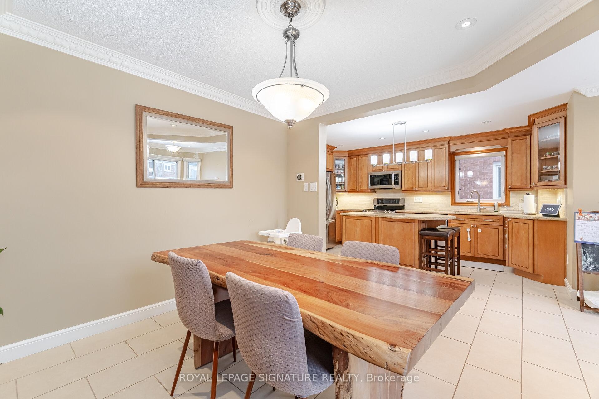 4426 Weeping Willow Drive, Mississauga, ON - Indoor Photo Showing Dining Room