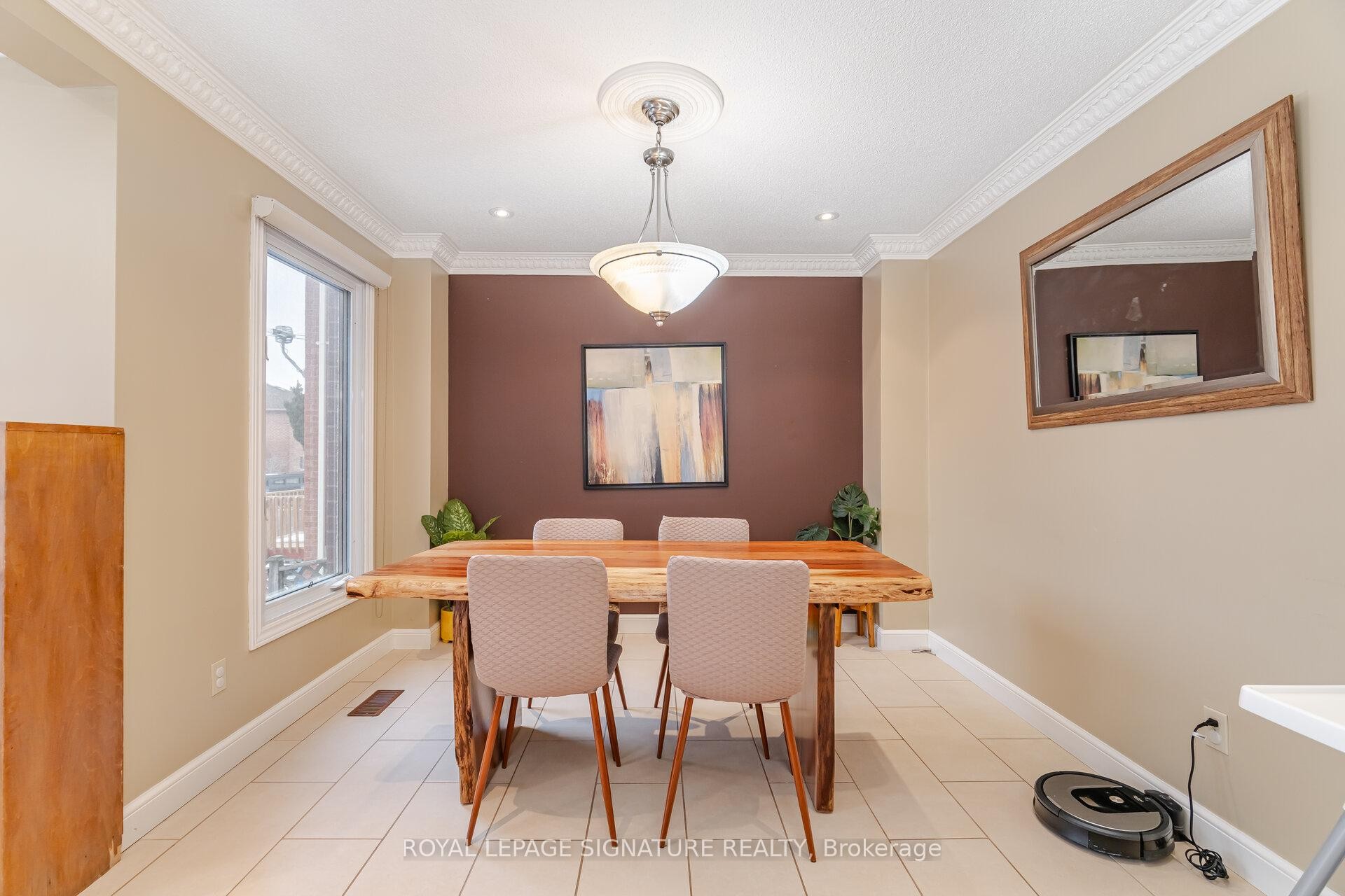 4426 Weeping Willow Drive, Mississauga, ON - Indoor Photo Showing Dining Room