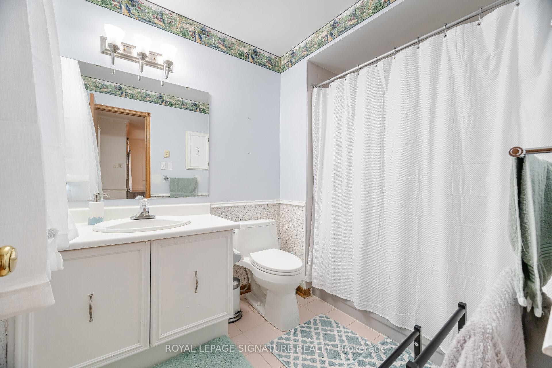 4426 Weeping Willow Drive, Mississauga, ON - Indoor Photo Showing Bathroom