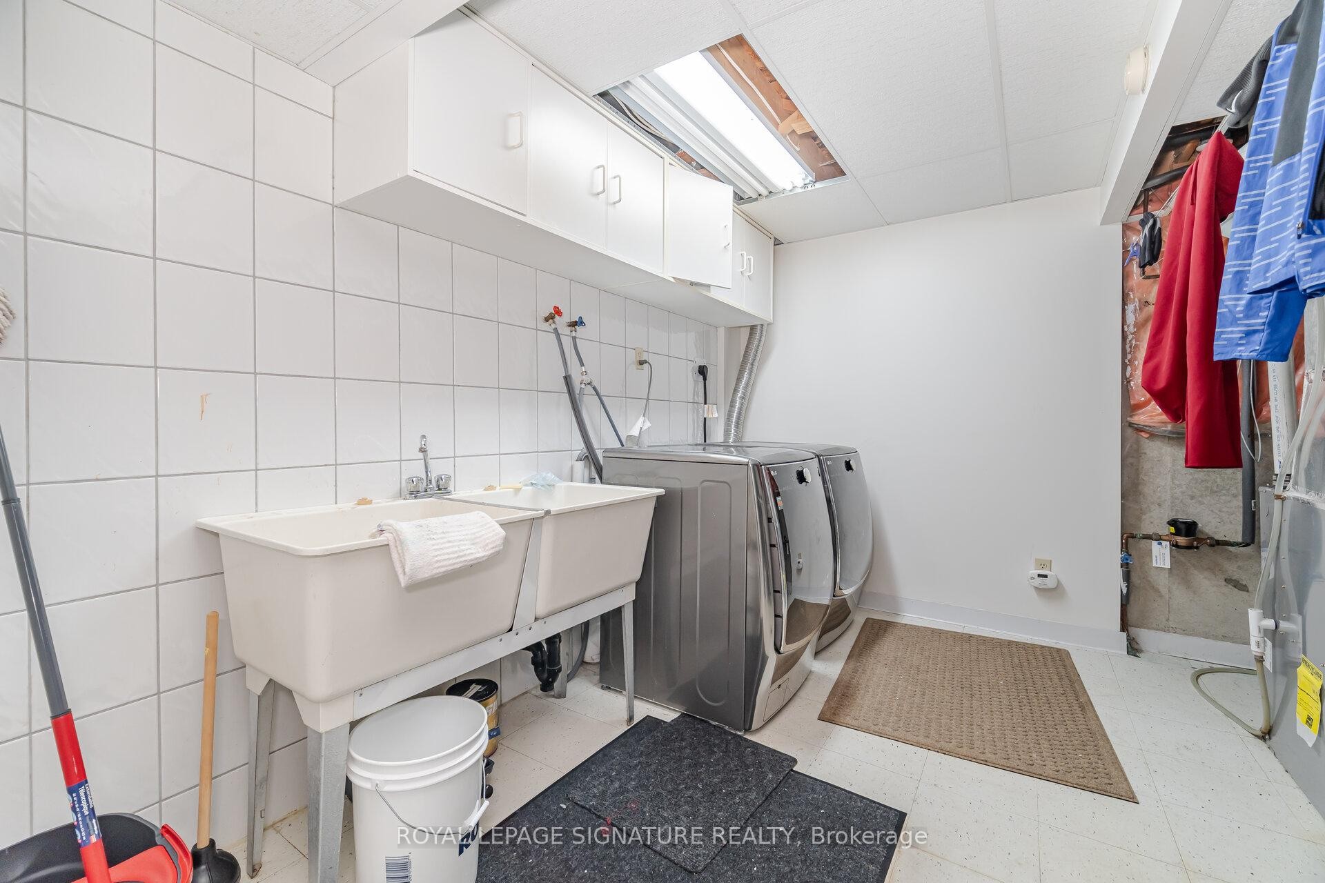 4426 Weeping Willow Drive, Mississauga, ON - Indoor Photo Showing Laundry Room