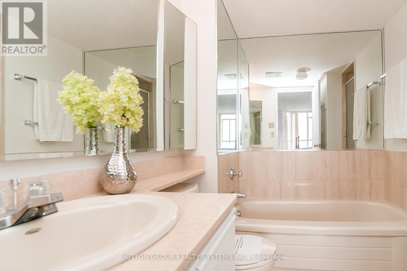 #802 - 20 Cherrytree Drive, Brampton, ON - Indoor Photo Showing Bathroom