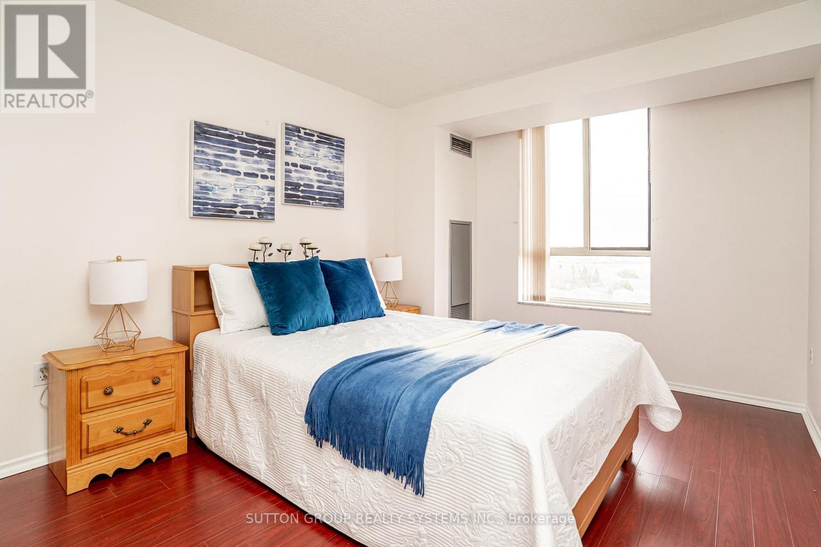 #802 - 20 Cherrytree Drive, Brampton, ON - Indoor Photo Showing Bedroom