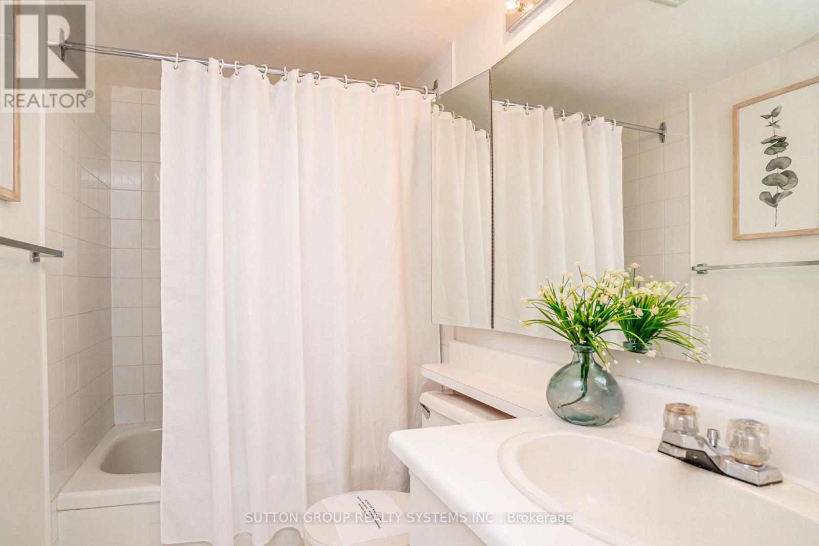 #802 - 20 Cherrytree Drive, Brampton, ON - Indoor Photo Showing Bathroom