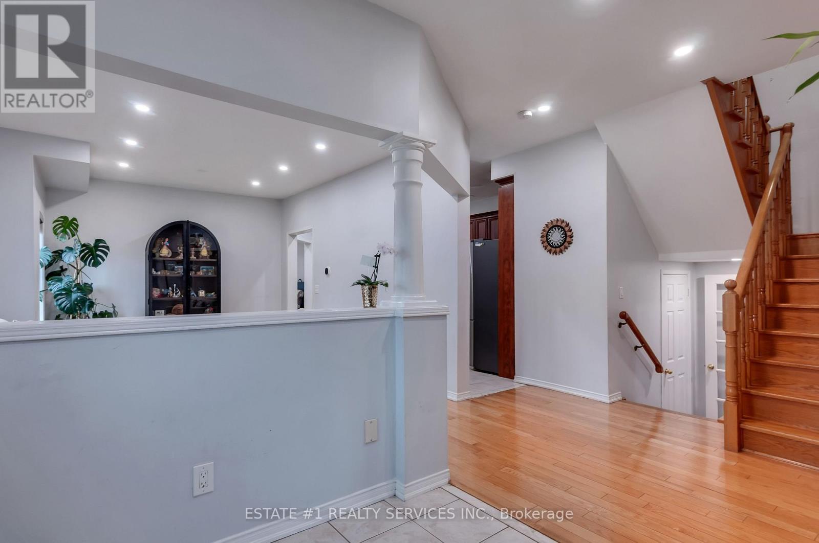 7448 Village Walk, Mississauga, ON - Indoor Photo Showing Other Room