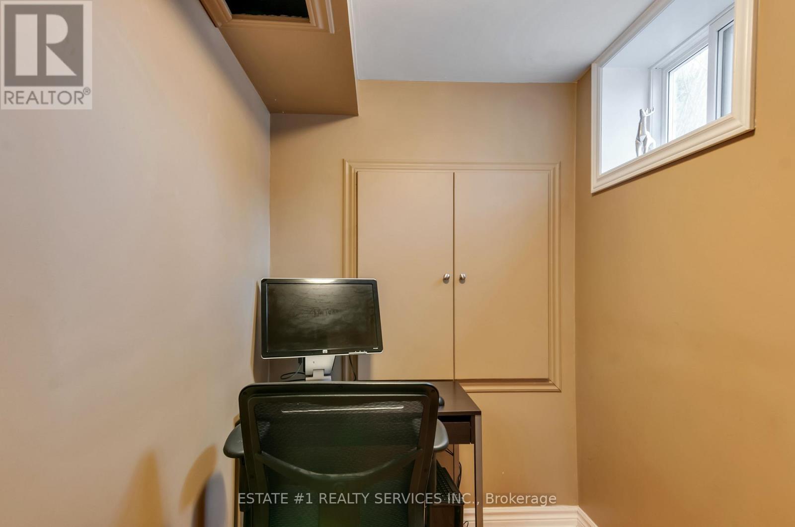 7448 Village Walk, Mississauga, ON - Indoor Photo Showing Other Room