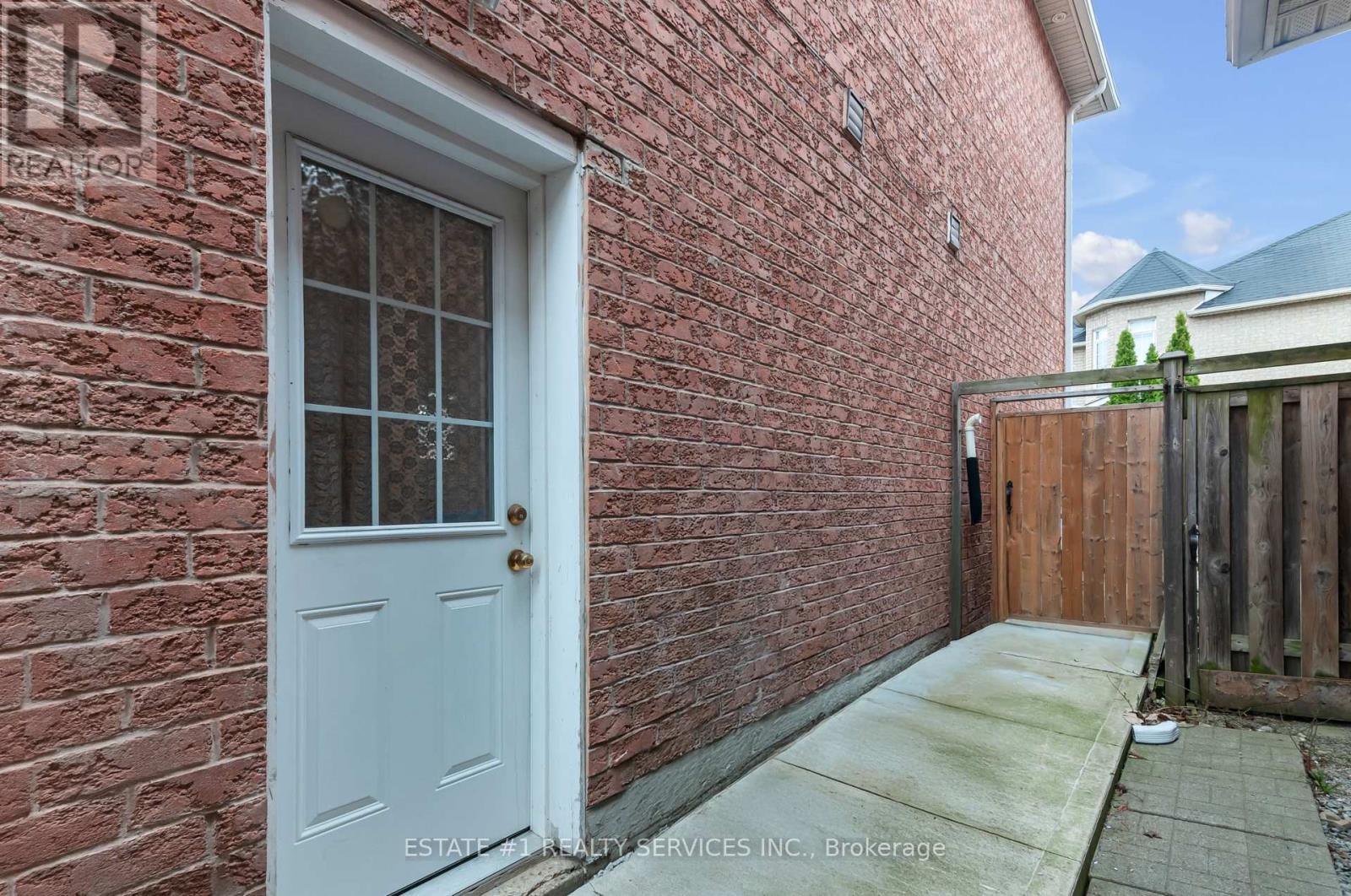 7448 Village Walk, Mississauga, ON - Outdoor With Exterior