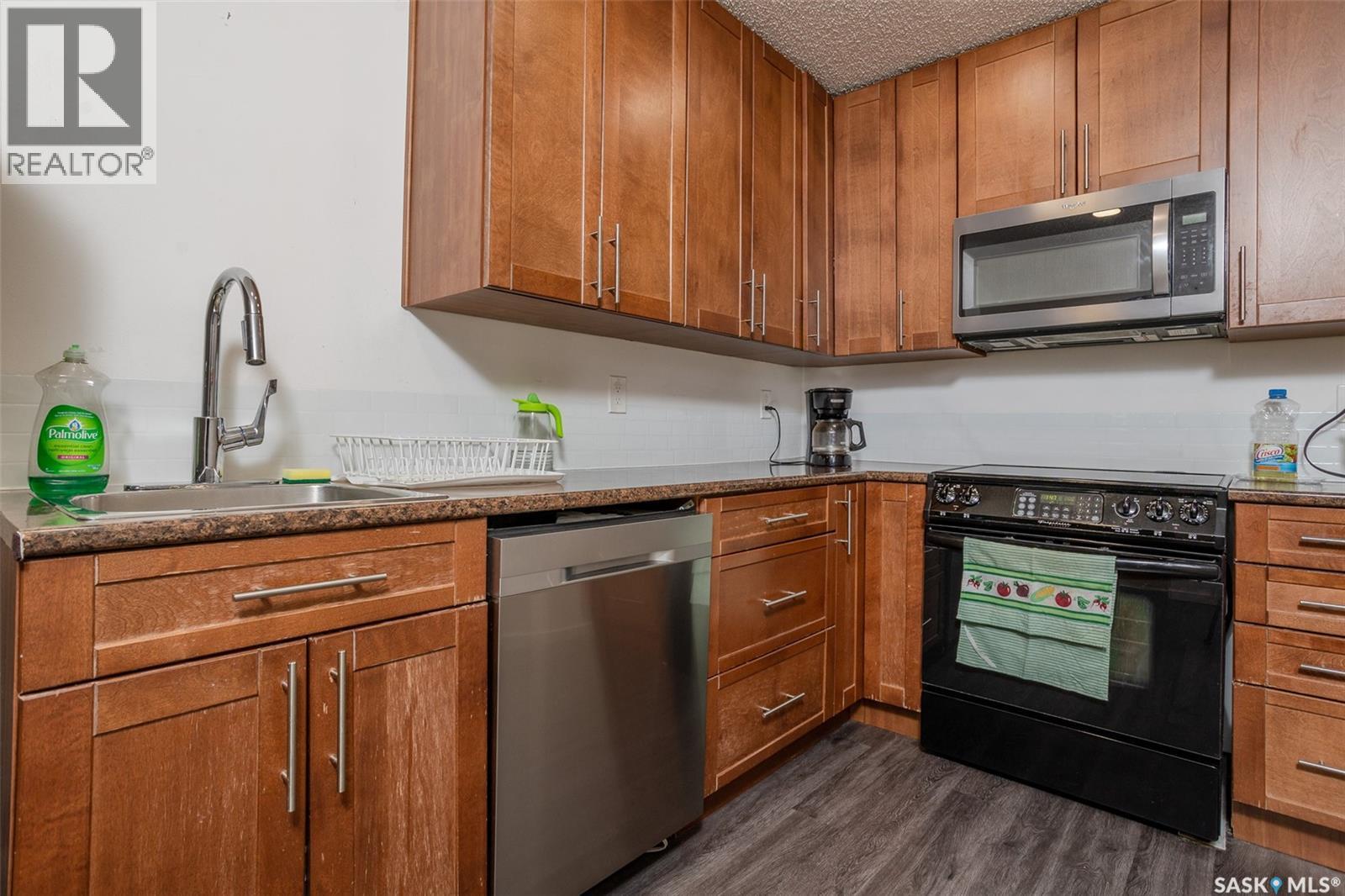 60 Clark Crescent, Saskatoon, SK - Indoor Photo Showing Kitchen