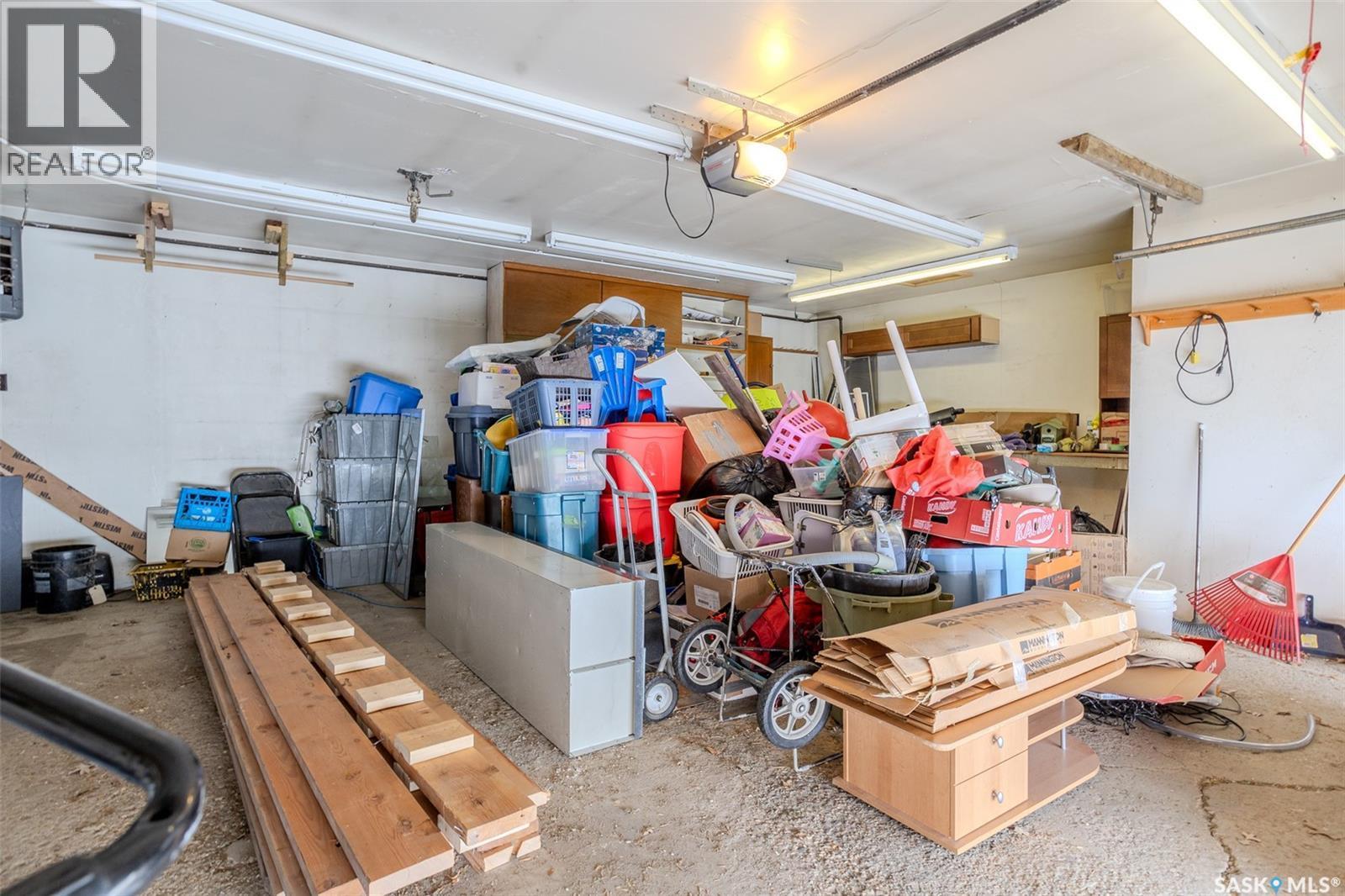 60 Clark Crescent, Saskatoon, SK - Indoor Photo Showing Garage