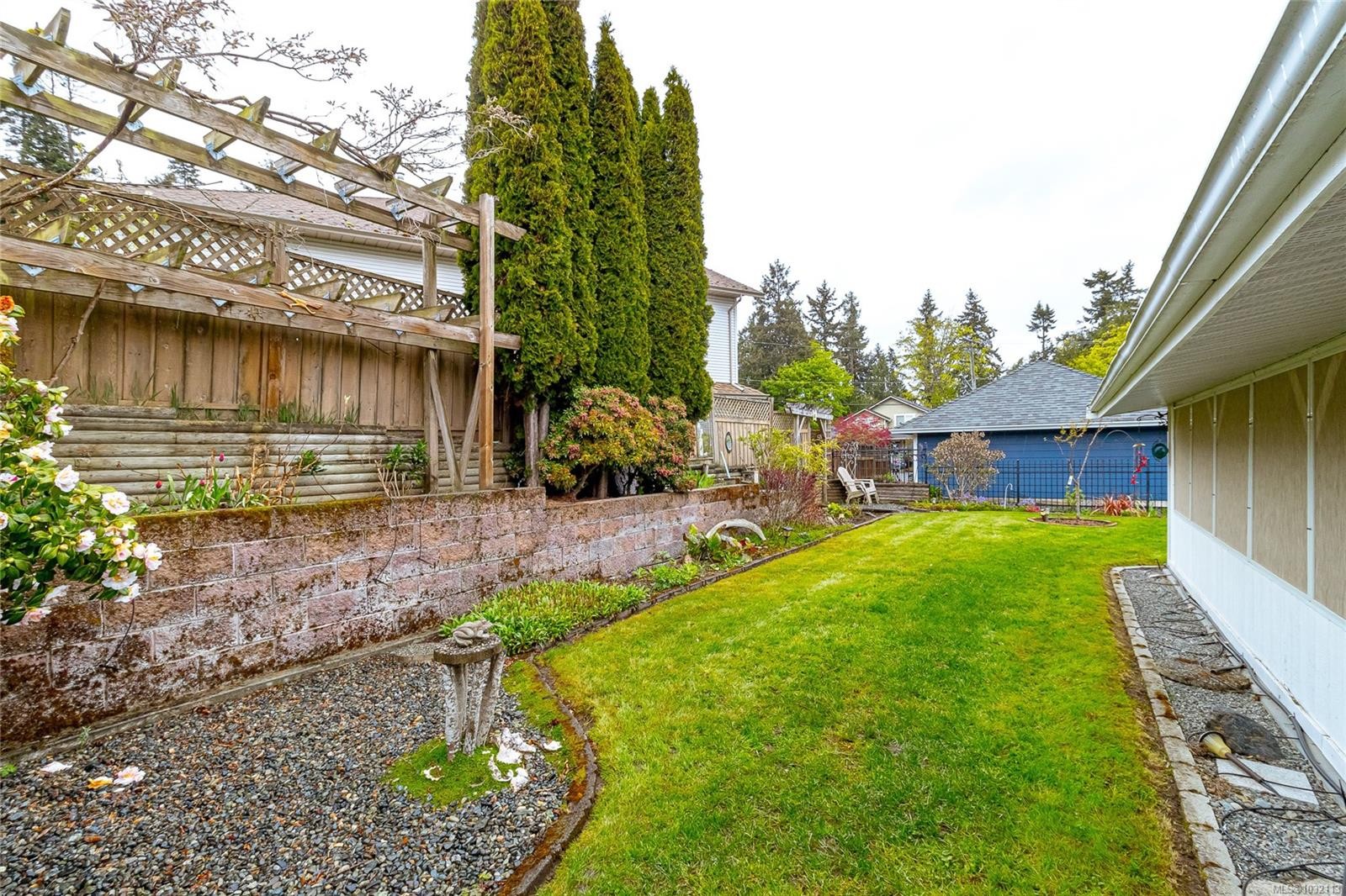 8008 Glenhurst Dr North, Crofton, BC