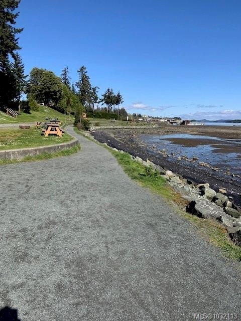 8008 Glenhurst Dr North, Crofton, BC