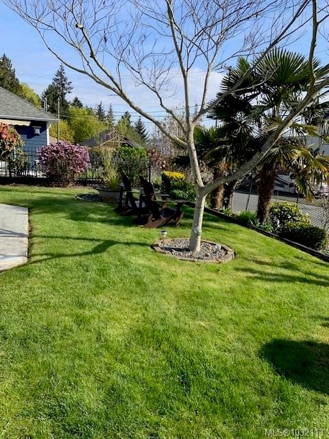 8008 Glenhurst Dr North, Crofton, BC