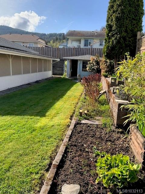 8008 Glenhurst Dr North, Crofton, BC