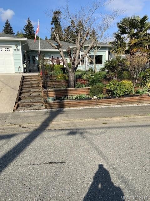 8008 Glenhurst Dr North, Crofton, BC