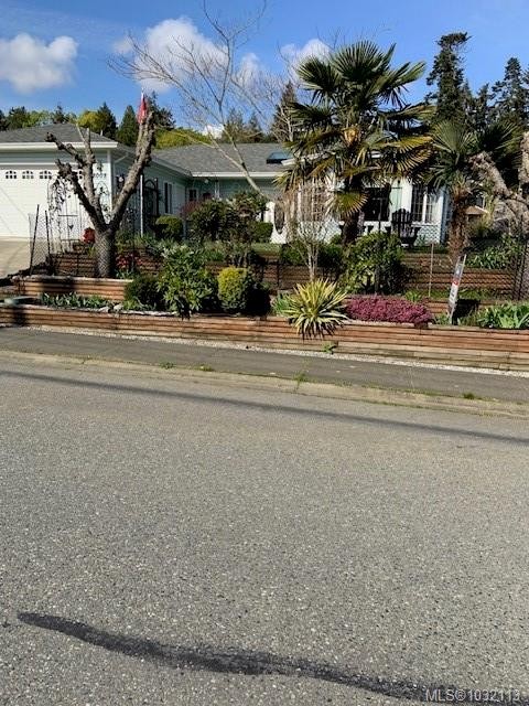 8008 Glenhurst Dr North, Crofton, BC