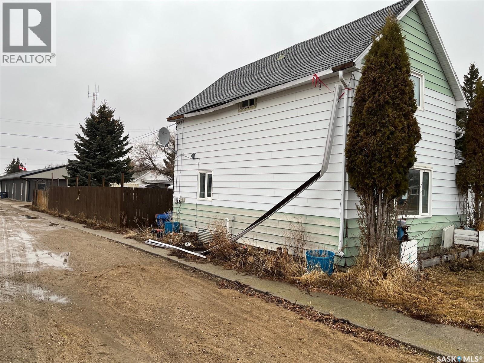 138 1St Avenue E, Montmartre, SK - Outdoor With Exterior