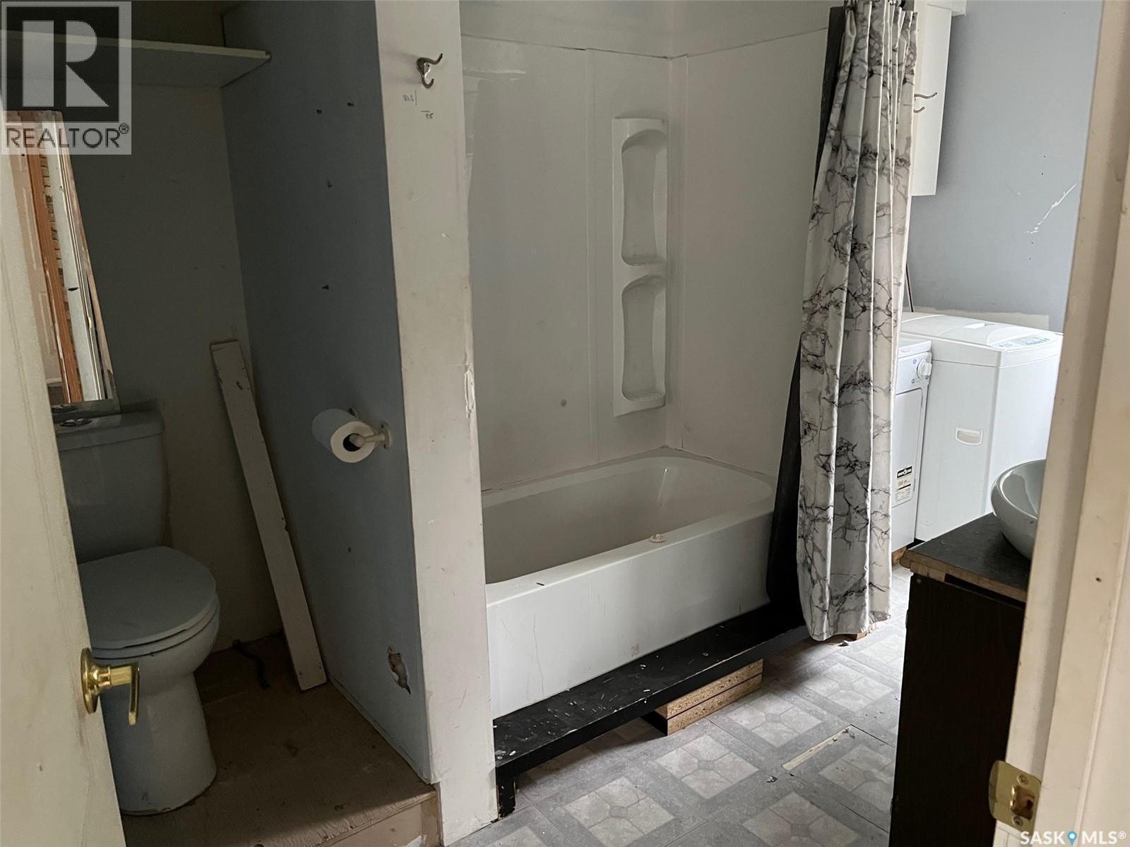 138 1St Avenue E, Montmartre, SK - Indoor Photo Showing Bathroom