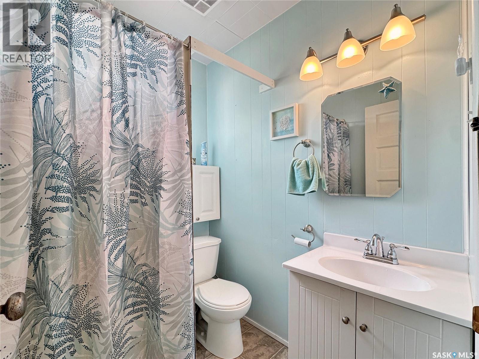9132 Donald Crescent, Cochin, SK - Indoor Photo Showing Bathroom