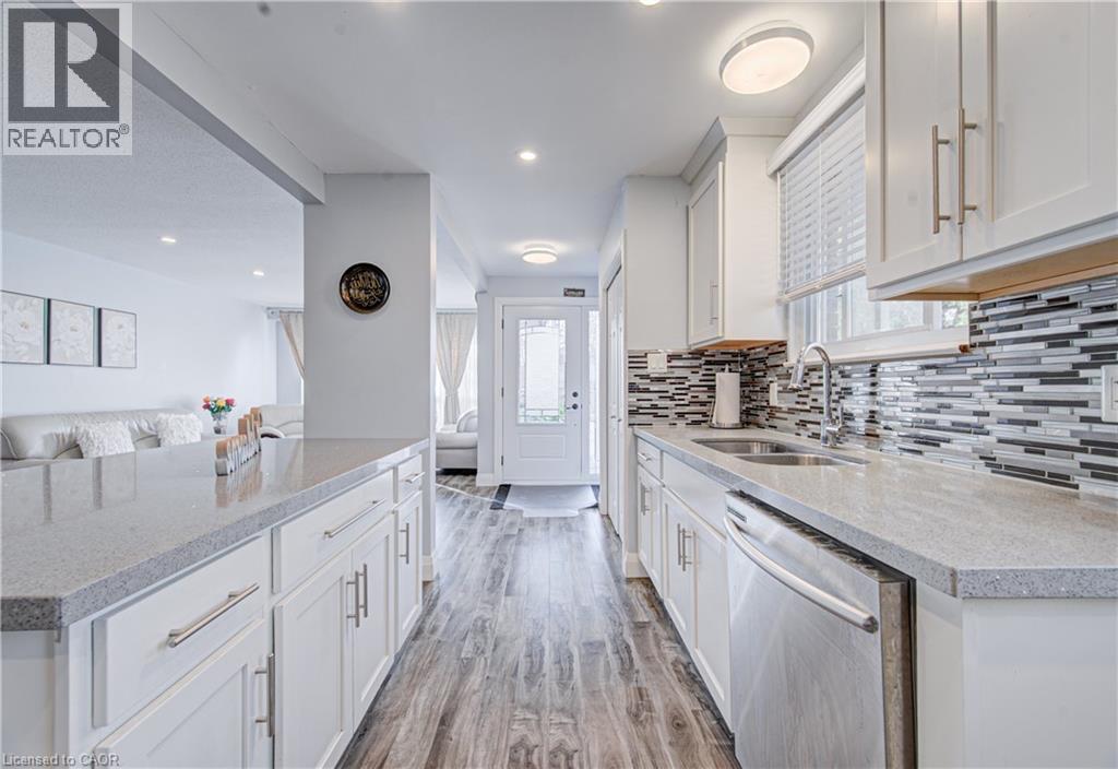141 Mooregate Crescent, Kitchener, ON - Indoor Photo Showing Kitchen With Double Sink With Upgraded Kitchen