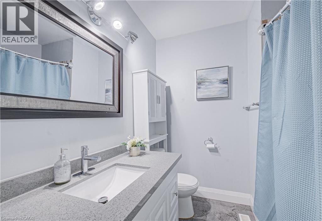 141 Mooregate Crescent, Kitchener, ON - Indoor Photo Showing Bathroom