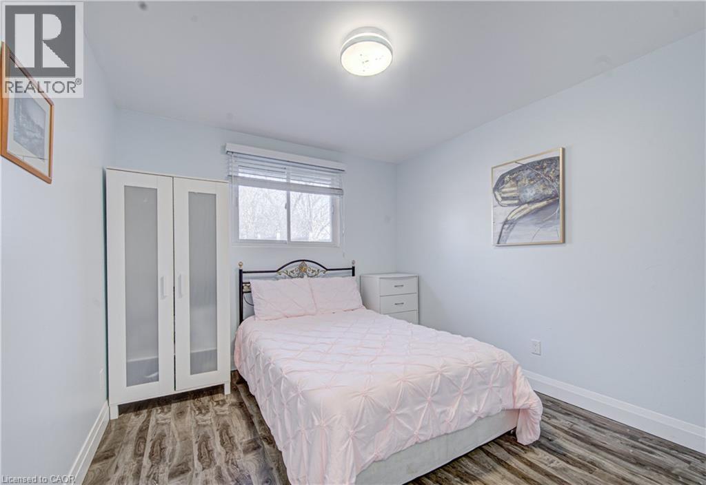 141 Mooregate Crescent, Kitchener, ON - Indoor Photo Showing Bedroom