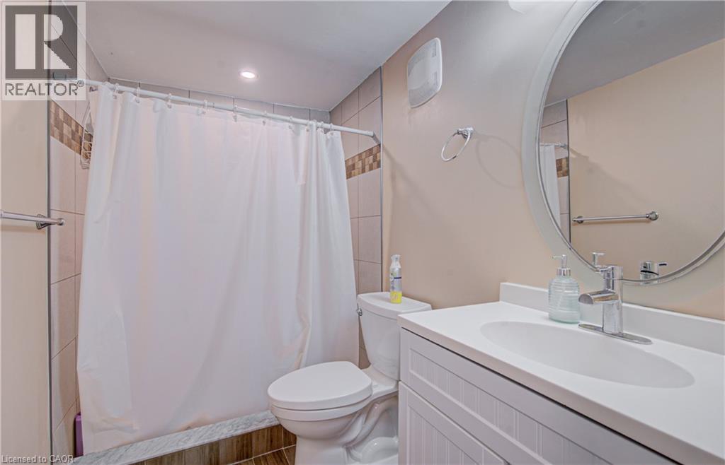 141 Mooregate Crescent, Kitchener, ON - Indoor Photo Showing Bathroom