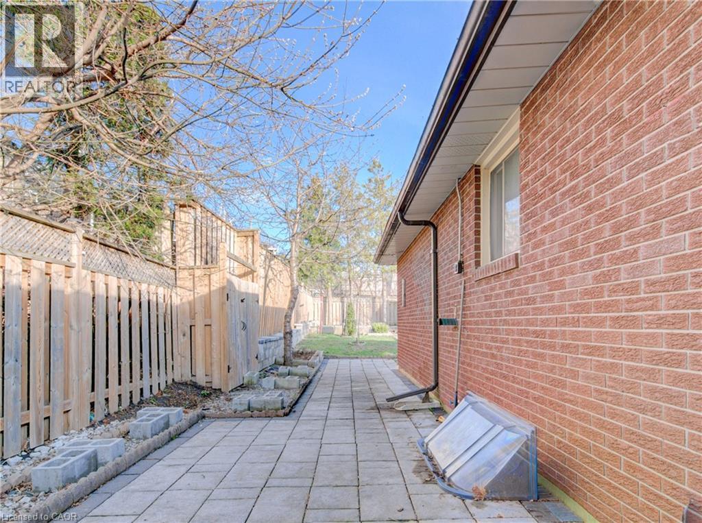 141 Mooregate Crescent, Kitchener, ON - Outdoor With Exterior