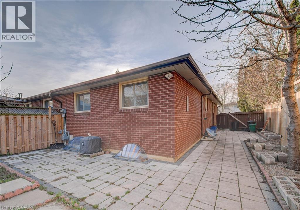 141 Mooregate Crescent, Kitchener, ON - Outdoor With Exterior