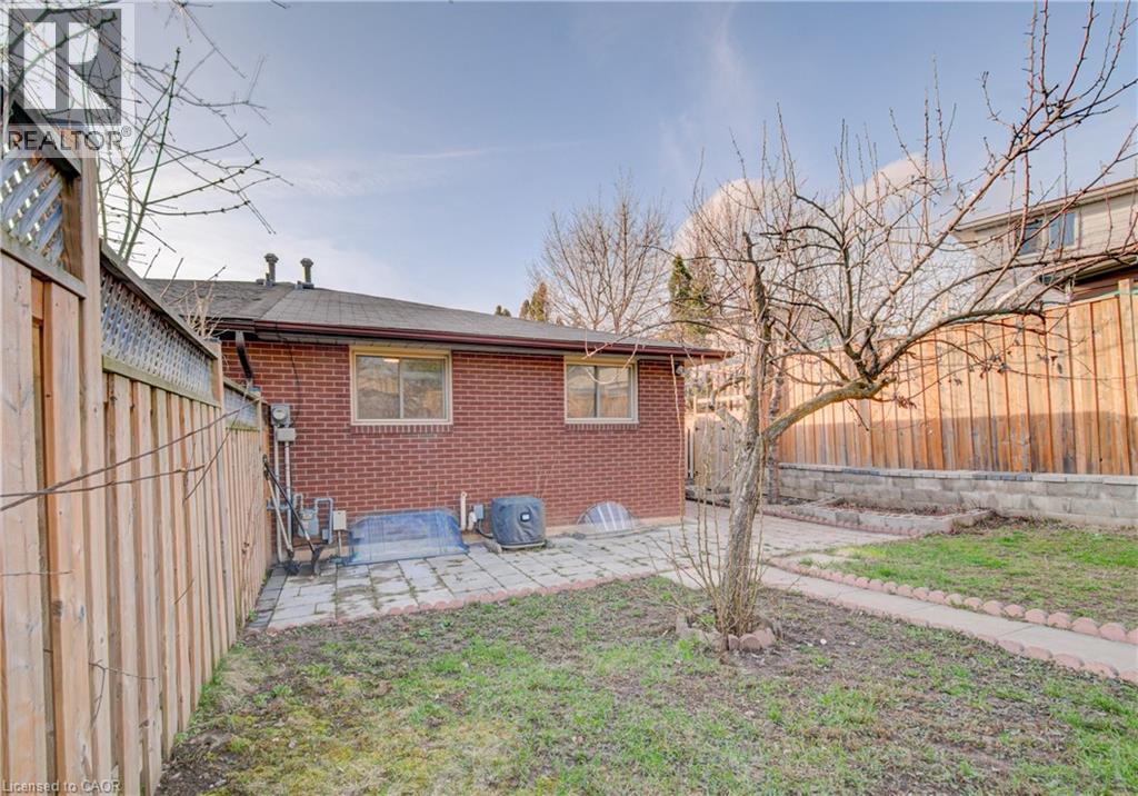 141 Mooregate Crescent, Kitchener, ON - Outdoor