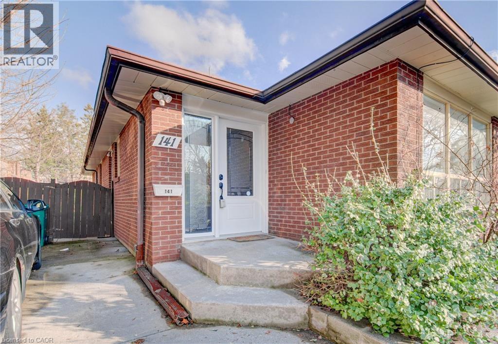 141 Mooregate Crescent, Kitchener, ON - Outdoor