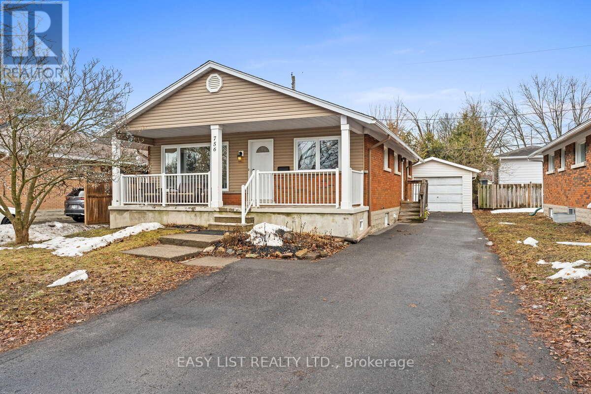 756 Dickens Avenue, Ottawa, ON - Outdoor With Deck Patio Veranda