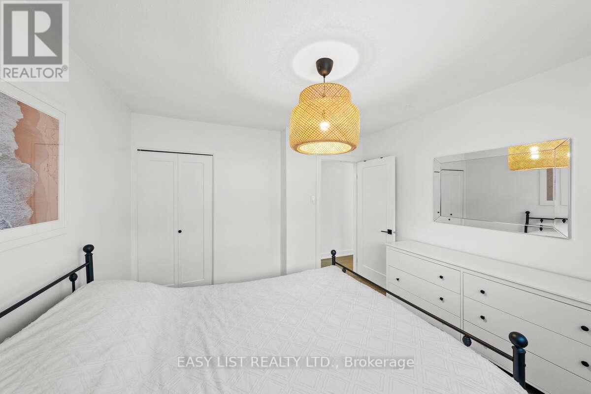 756 Dickens Avenue, Ottawa, ON - Indoor Photo Showing Bedroom