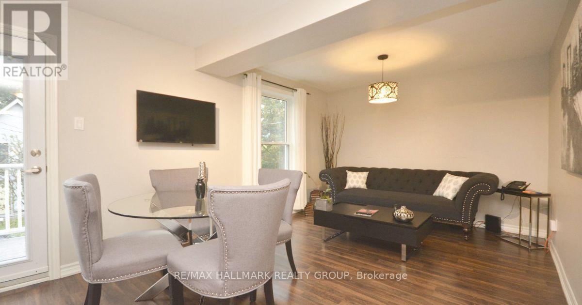 Apt 2 - 2nd level / Living room - 212 Flora Street, Ottawa, ON - Indoor