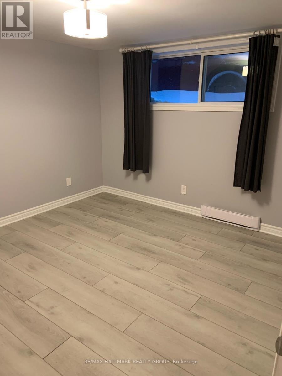Apt 3 - Lower level / Bedroom - 212 Flora Street, Ottawa, ON - Indoor Photo Showing Other Room