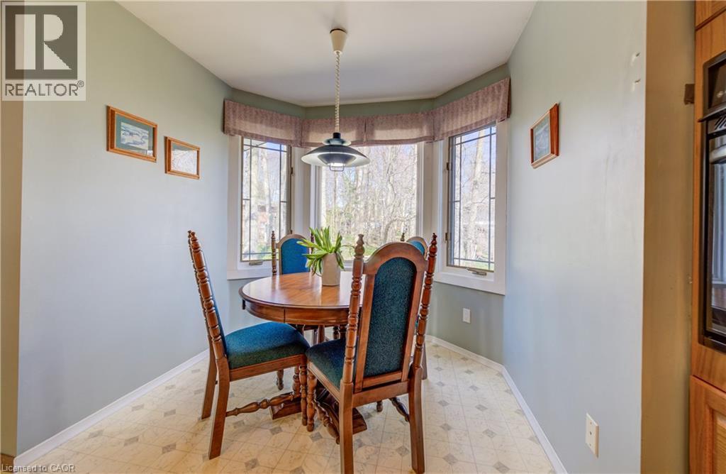 564 Glen Manor Boulevard, Waterloo, ON - Indoor Photo Showing Dining Room