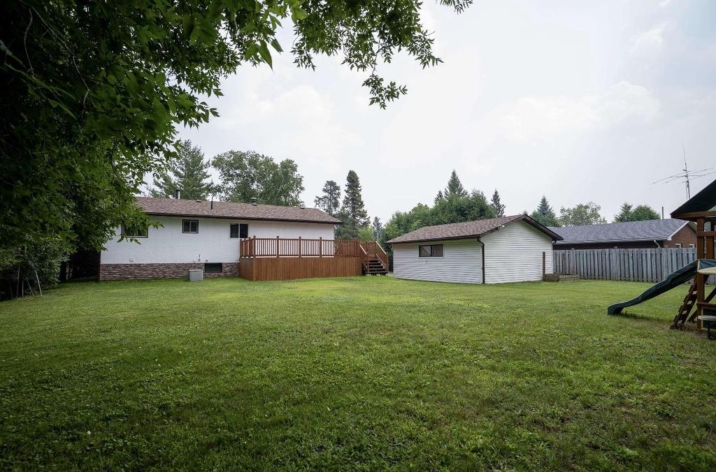 2031 Murphy Ave, Thunder Bay, ON - Outdoor With Backyard With Exterior