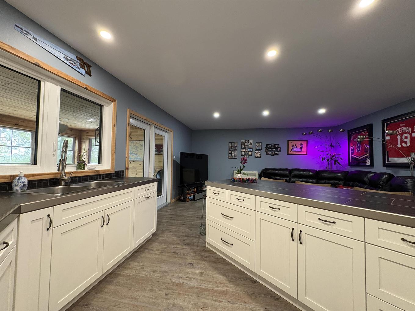 283 Japada Trail, Bears Pass (Rainy Lake - Fort Frances), ON - Indoor Photo Showing Kitchen With Double Sink