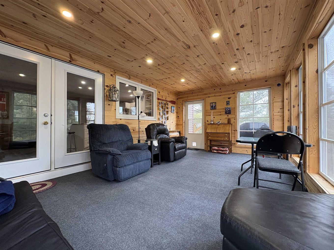 283 Japada Trail, Bears Pass (Rainy Lake - Fort Frances), ON - Indoor Photo Showing Living Room