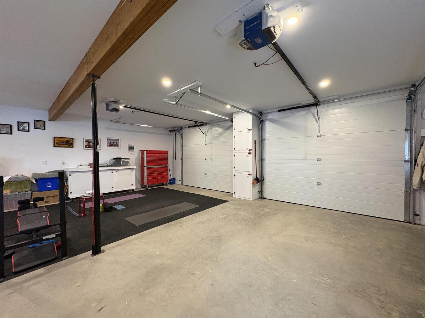 283 Japada Trail, Bears Pass (Rainy Lake - Fort Frances), ON - Indoor Photo Showing Garage