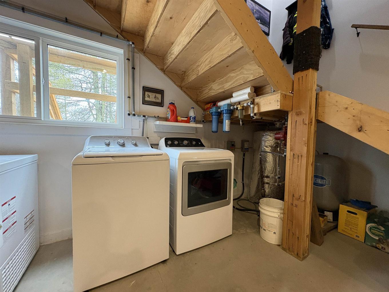 283 Japada Trail, Bears Pass (Rainy Lake - Fort Frances), ON - Indoor Photo Showing Laundry Room