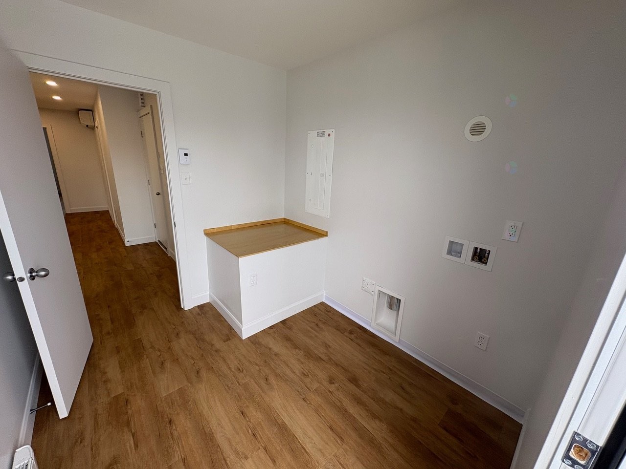 Salle de lavage - 7935 Rue Bonnier, Montréal (Lasalle), QC - Indoor Photo Showing Other Room