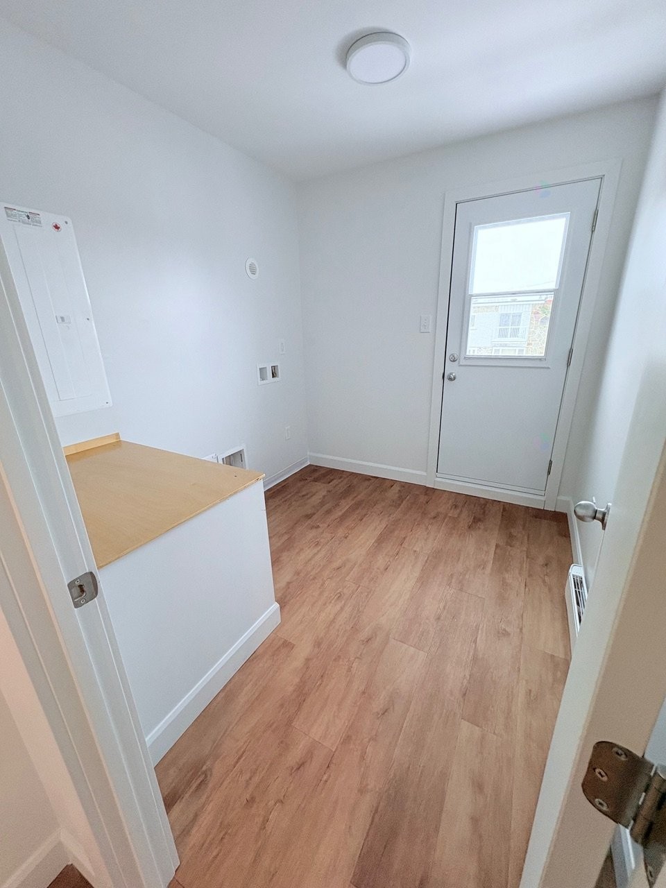 Salle de lavage - 7935 Rue Bonnier, Montréal (Lasalle), QC - Indoor Photo Showing Other Room